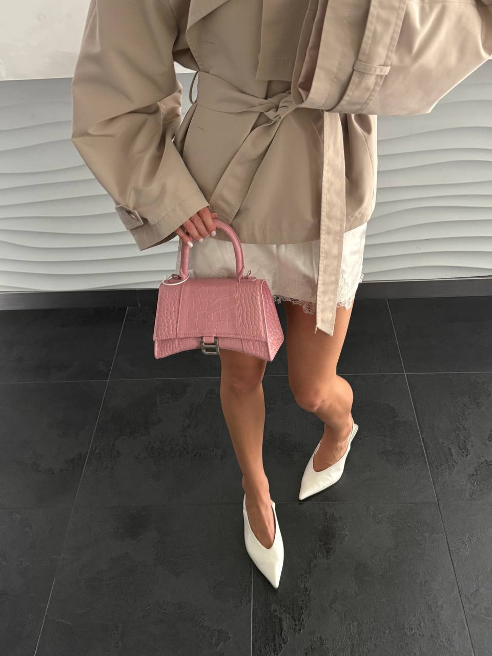 Balenciaga Hourglass Handbag Small in Crocodile Embossed Calfsk Pink - 2