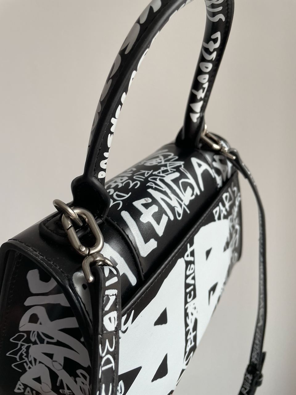 Balenciaga Hourglass Small Handbag Graffiti in Black - 11