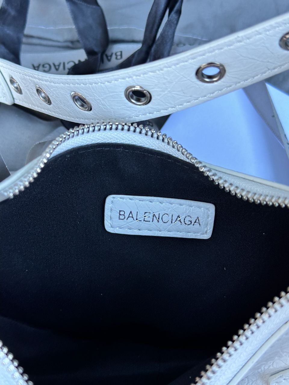 Balenciaga Le Cagole XS Shoulder Bag White - 23