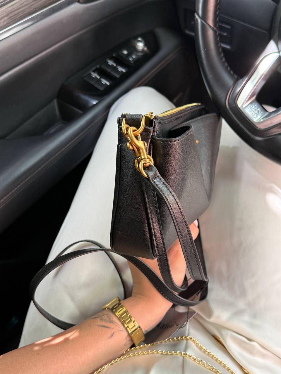 Balenciaga Rodeo Sling Pochette in Black/Gold - 8
