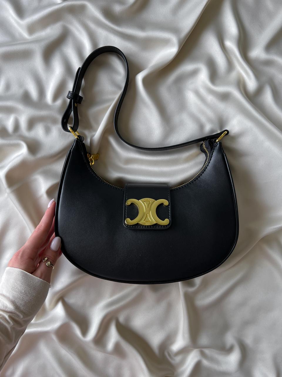 Celine Ava Triomphe Medium Leather Shoulder Bag - 3