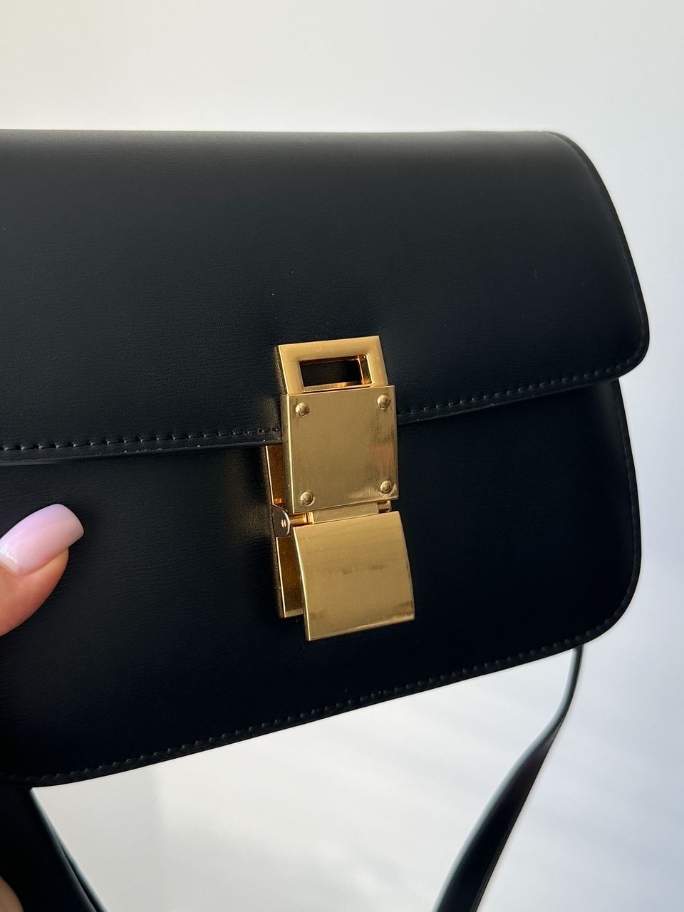 Celine Classic Box Medium Black/Gold - 3