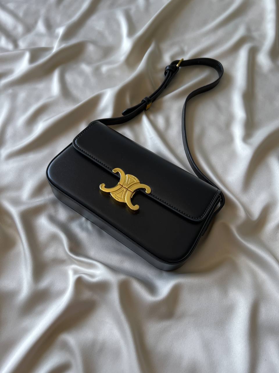 Celine Classique Triomphe Bag In Shiny Calfskin Leather - 3