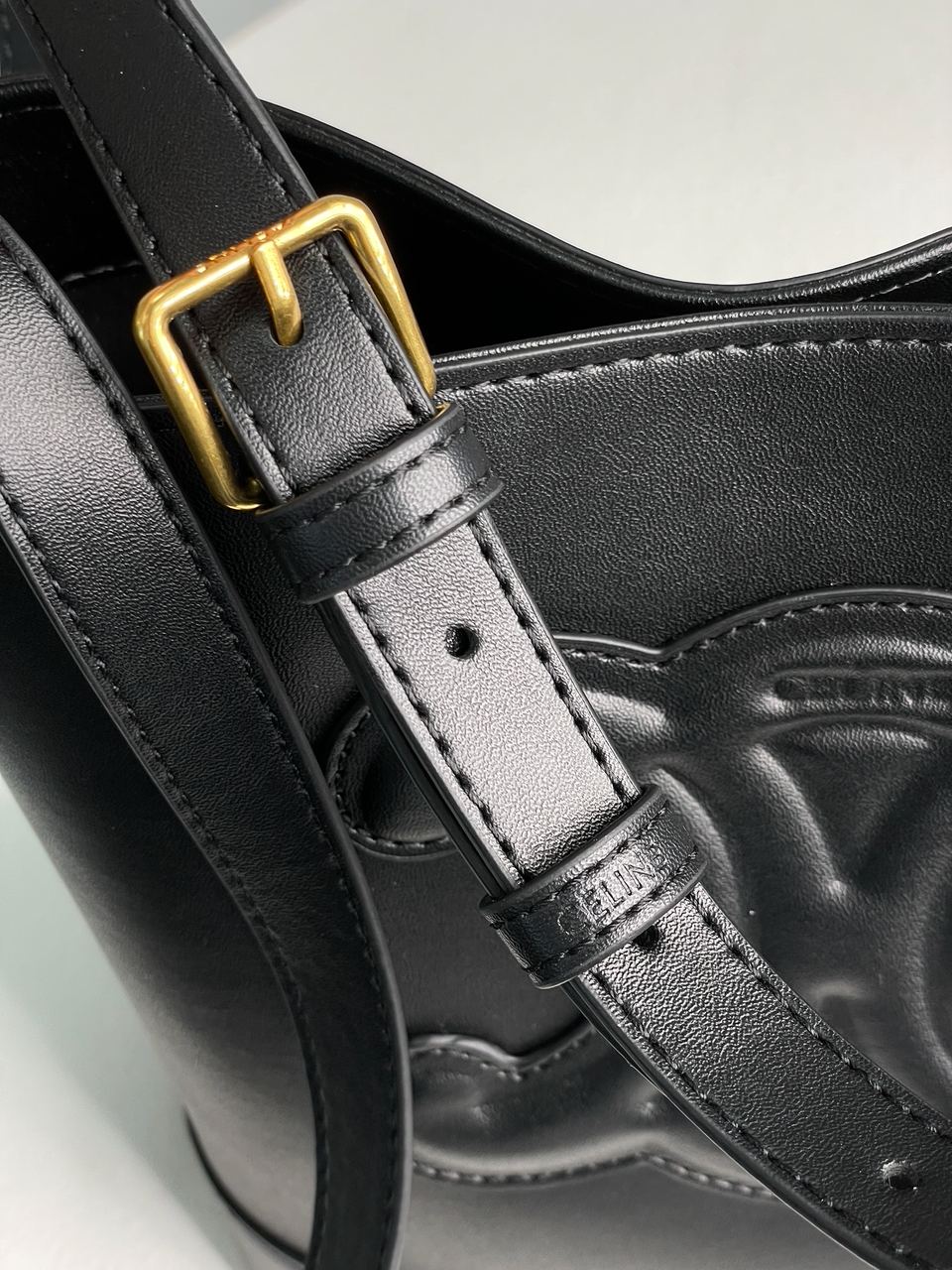 Celine Small Bucket Cuir Triomphe In Smooth Calfskin Tan Black - 23