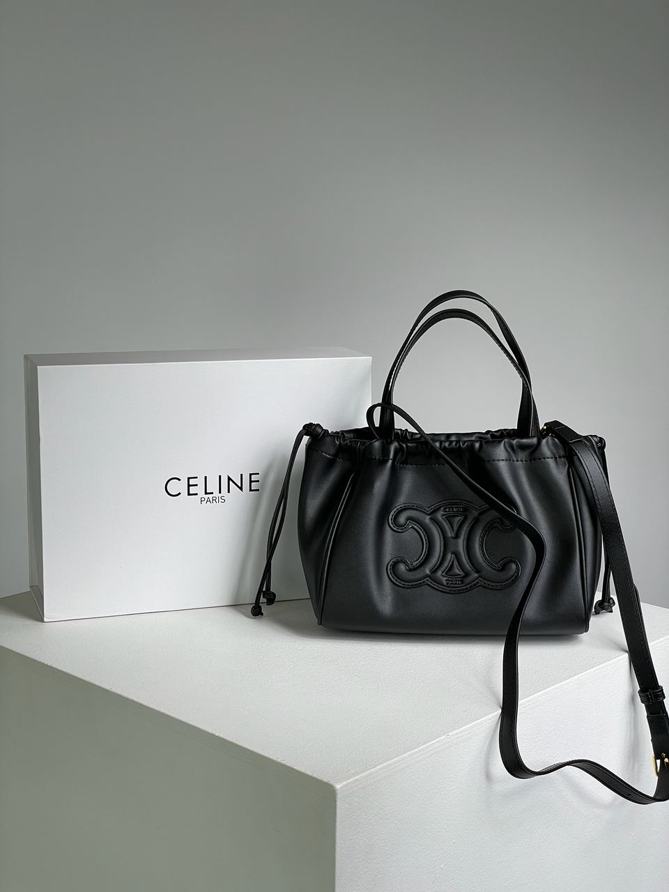 Celine Small Cabas Drawstring Cuir Triomphe In Smooth Calfskin Tan Black - 3