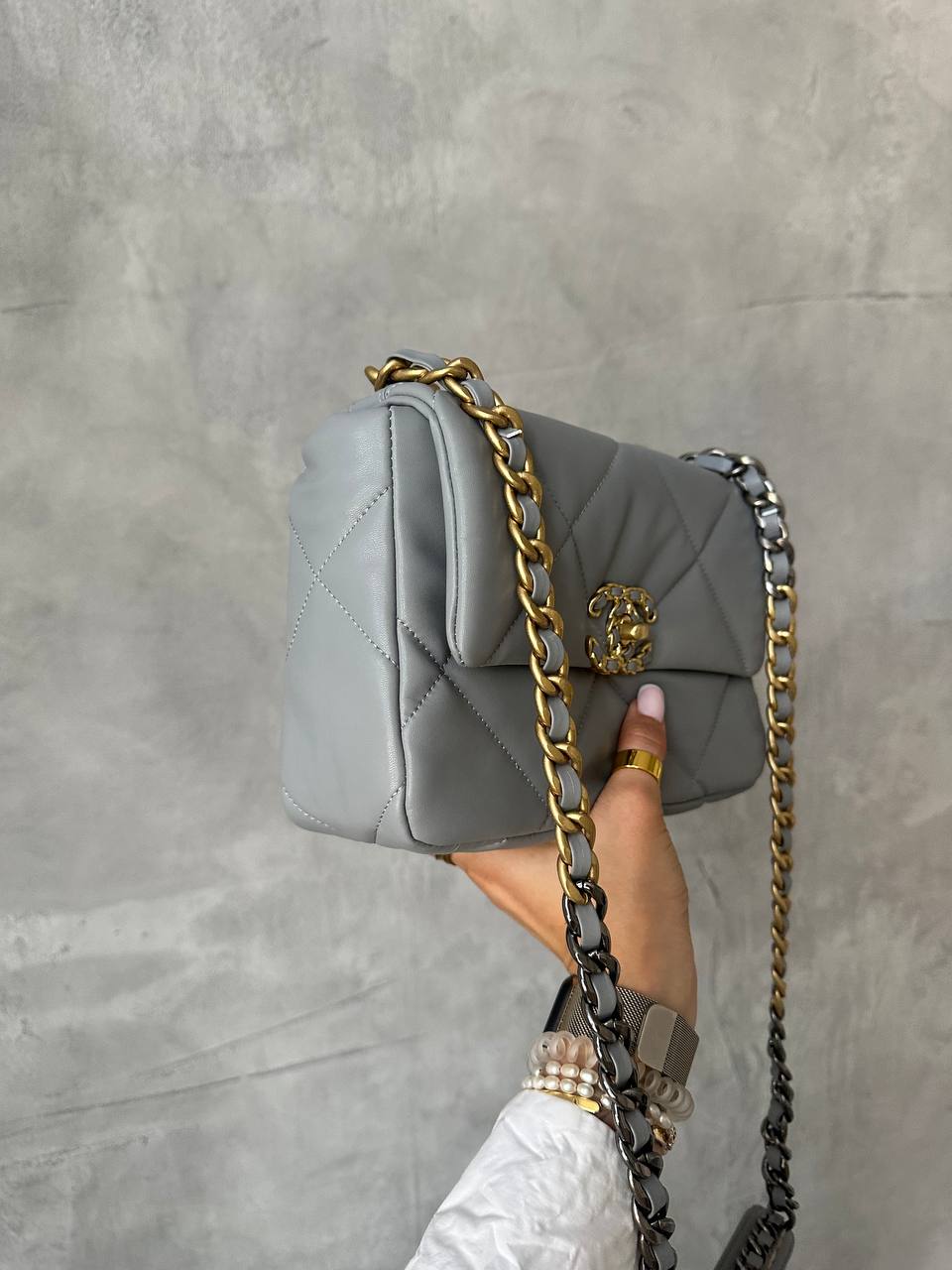 Chanel 19 Large Handbag Gray/Gold - 5