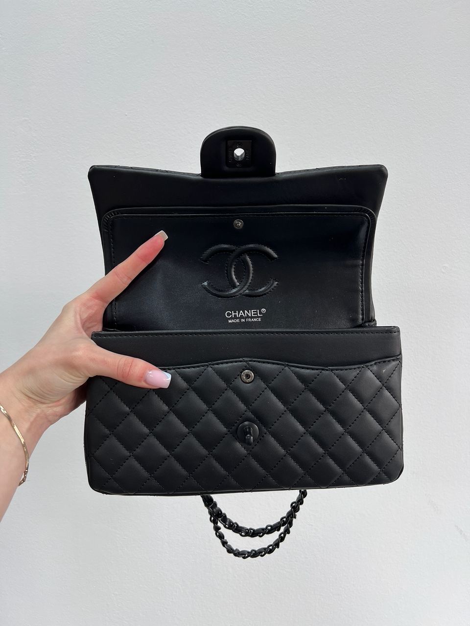 Chanel Classic 2.55 Medium Double Flap in Black - 10