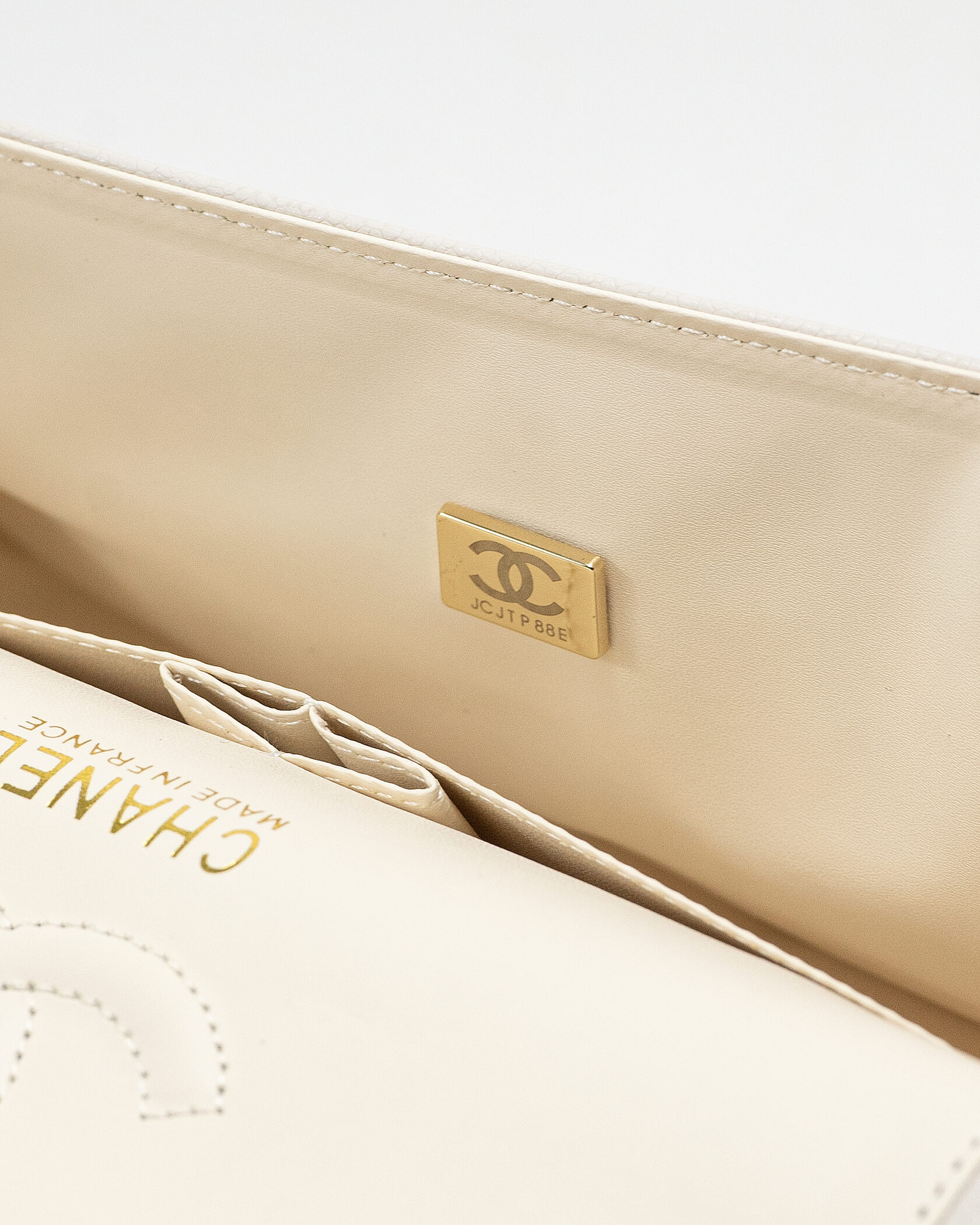 Chanel Classic 2.55 Medium Double Flap in White/Gold - 17