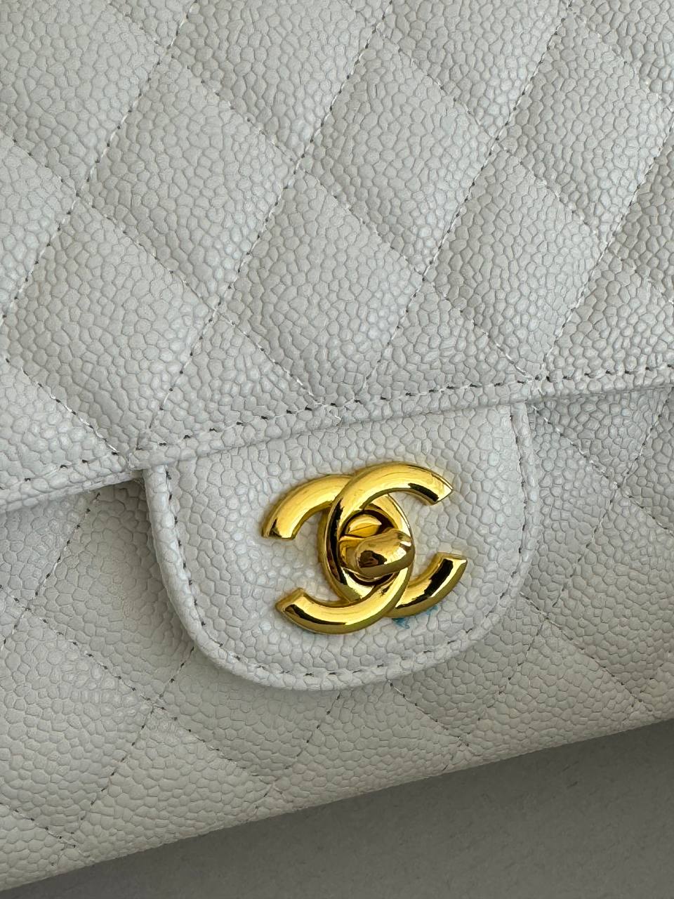 Chanel Classic 2.55 Medium Double Flap in White/Gold - 4