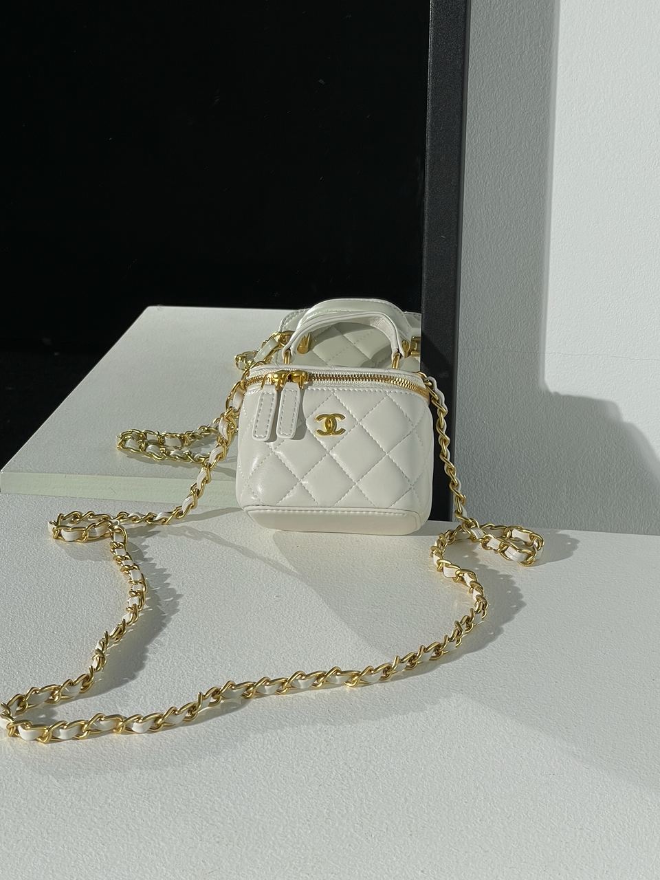 Chanel Classic Beige Lambskin Pearl Crush Mini Vanity Case - 3