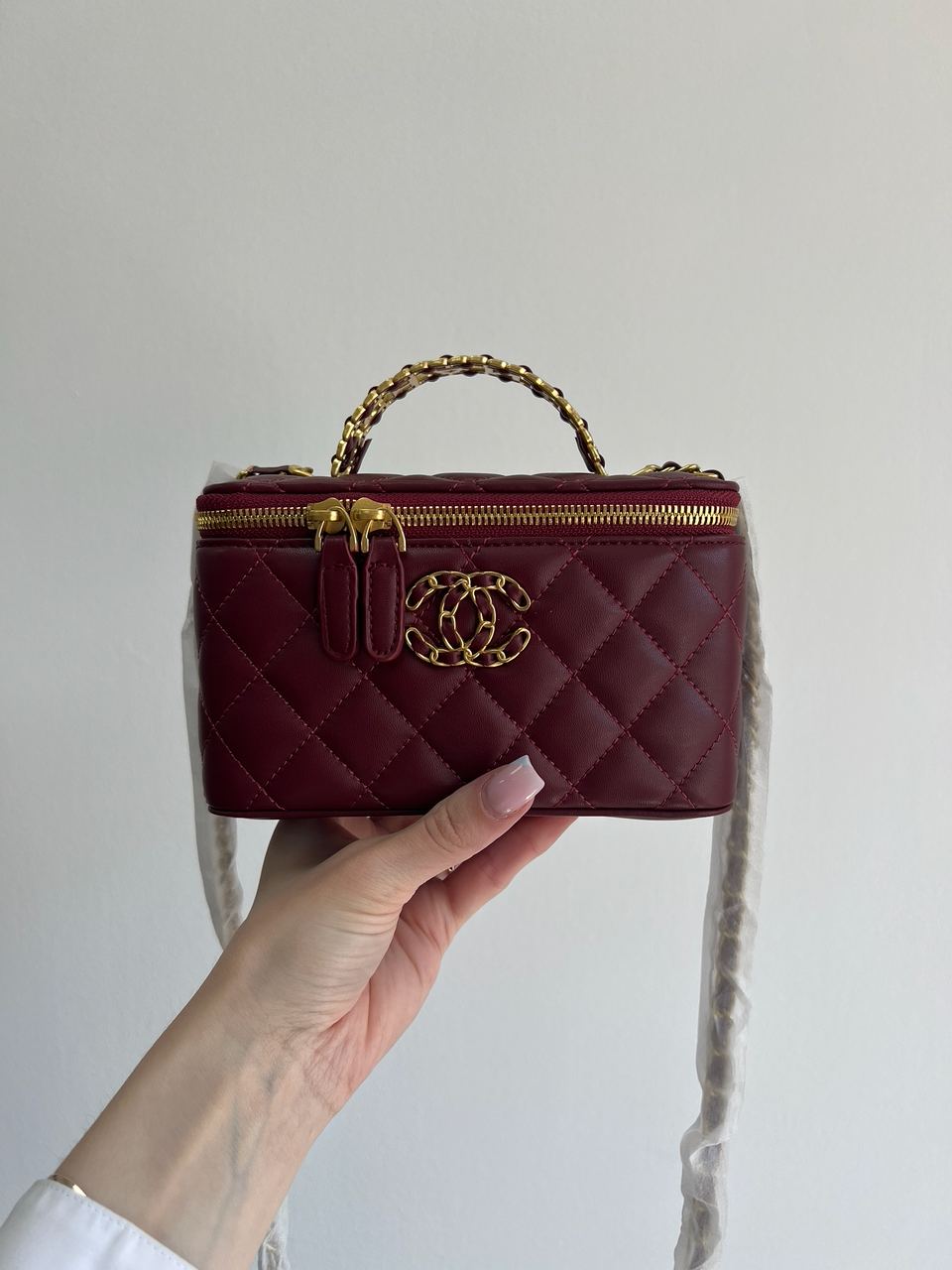 Chanel Classic Burgundy Lambskin Pearl Crush Vanity Bag Gold - 2
