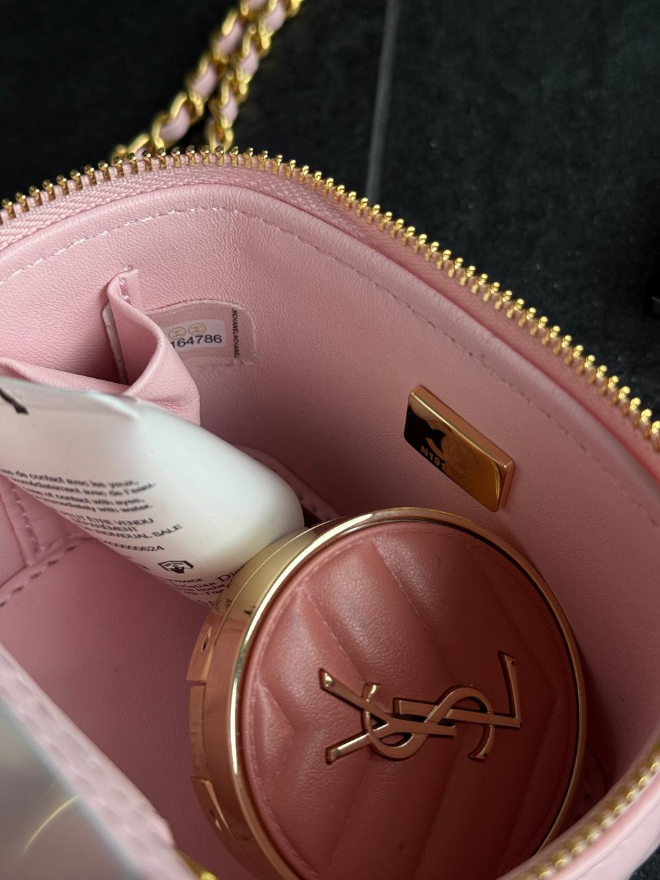 Chanel Classic powder Lambskin Pearl Crush Mini Vanity Case - 8