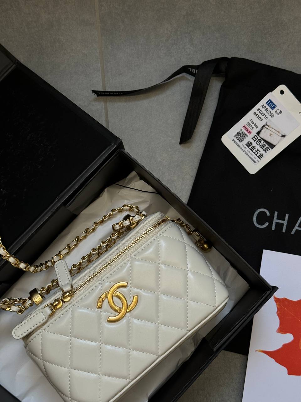 Chanel Classic White Lambskin Pearl Crush Vanity Bag Gold - 3