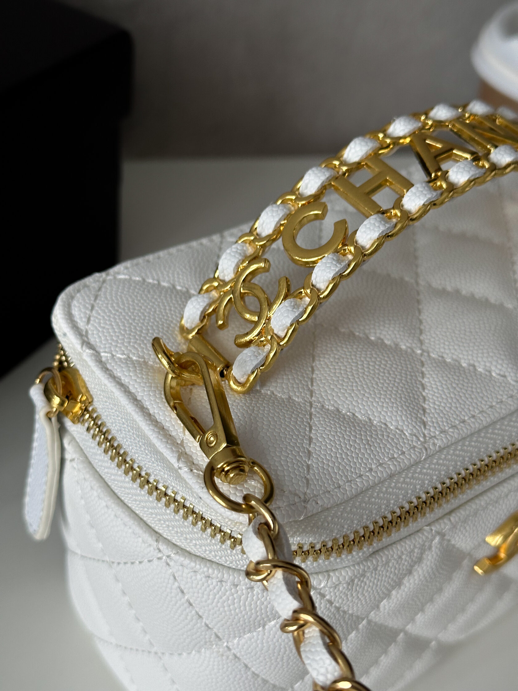 Chanel Classic White Lambskin Pearl Crush Vanity Bag Gold - 10
