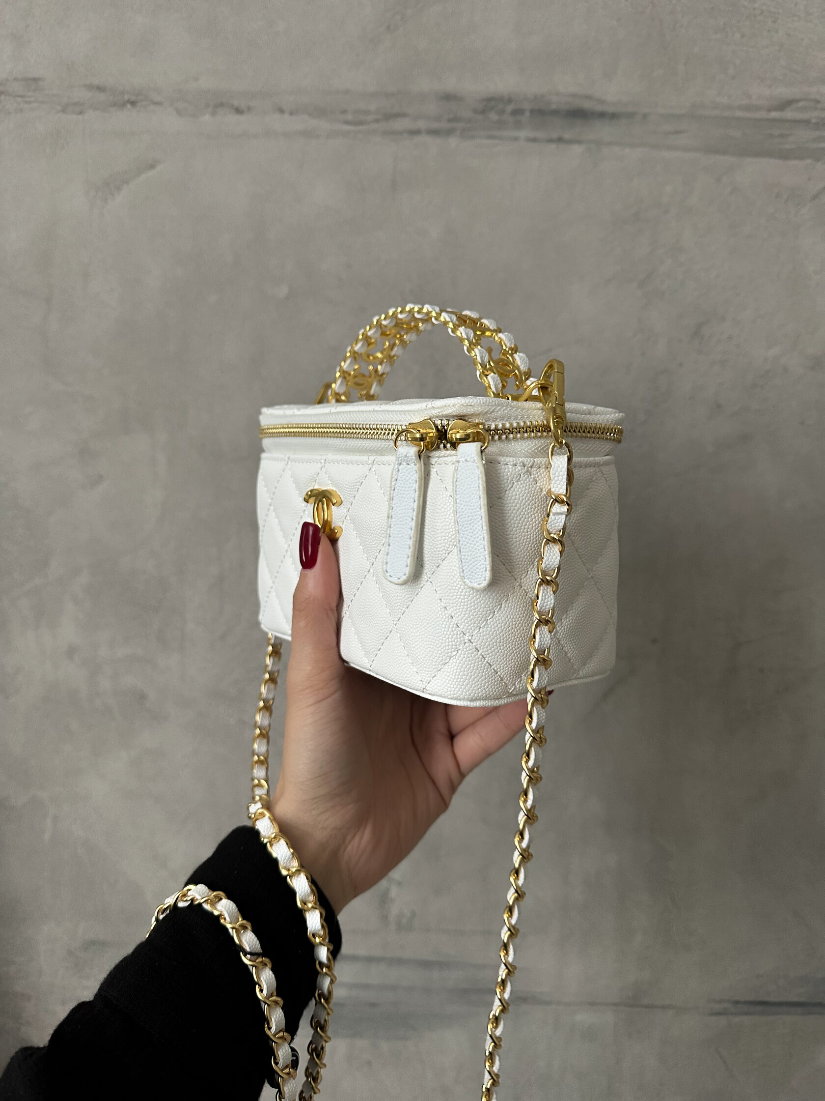 Chanel Classic White Lambskin Pearl Crush Vanity Bag Gold - 11