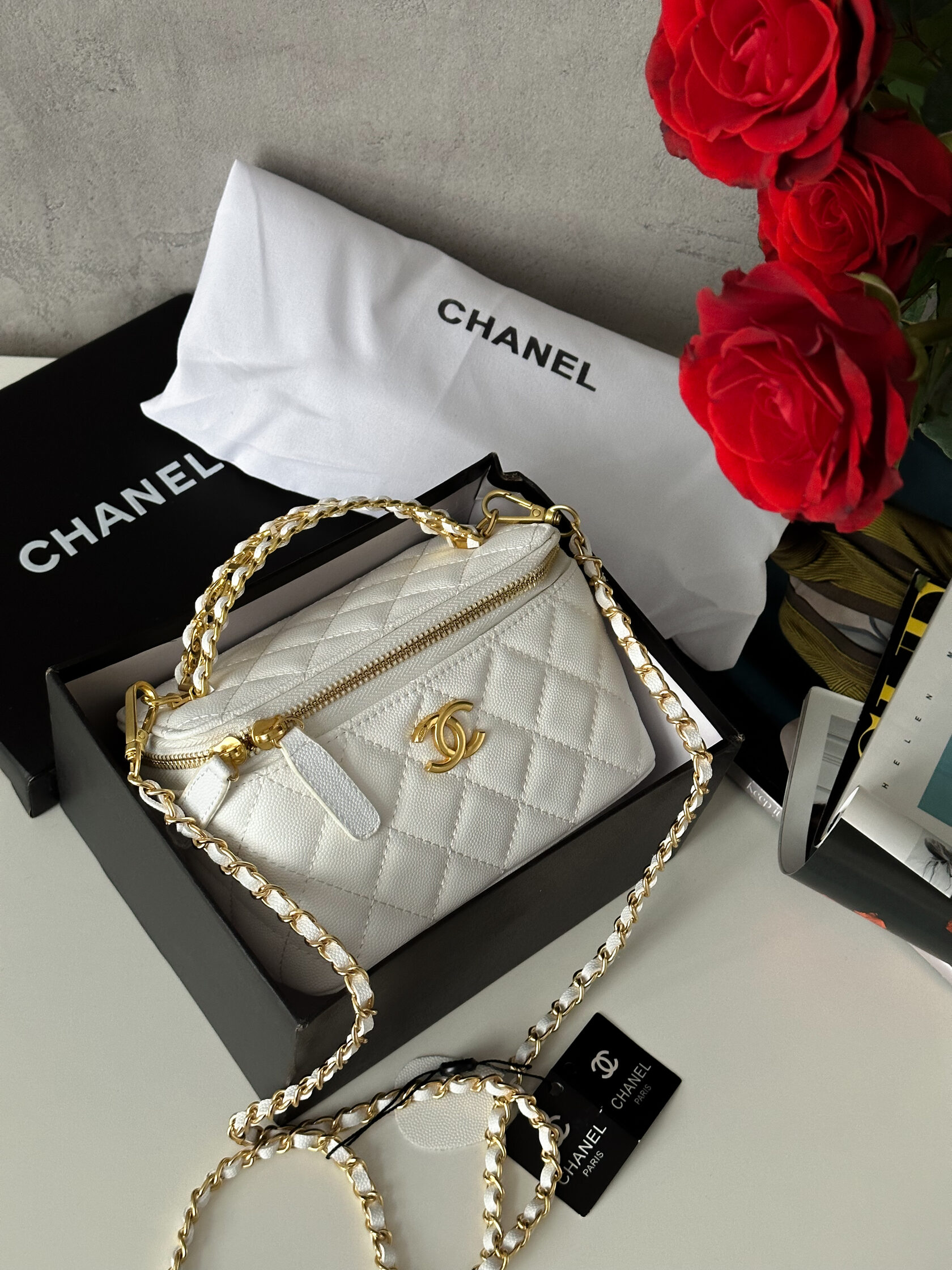 Chanel Classic White Lambskin Pearl Crush Vanity Bag Gold - 2