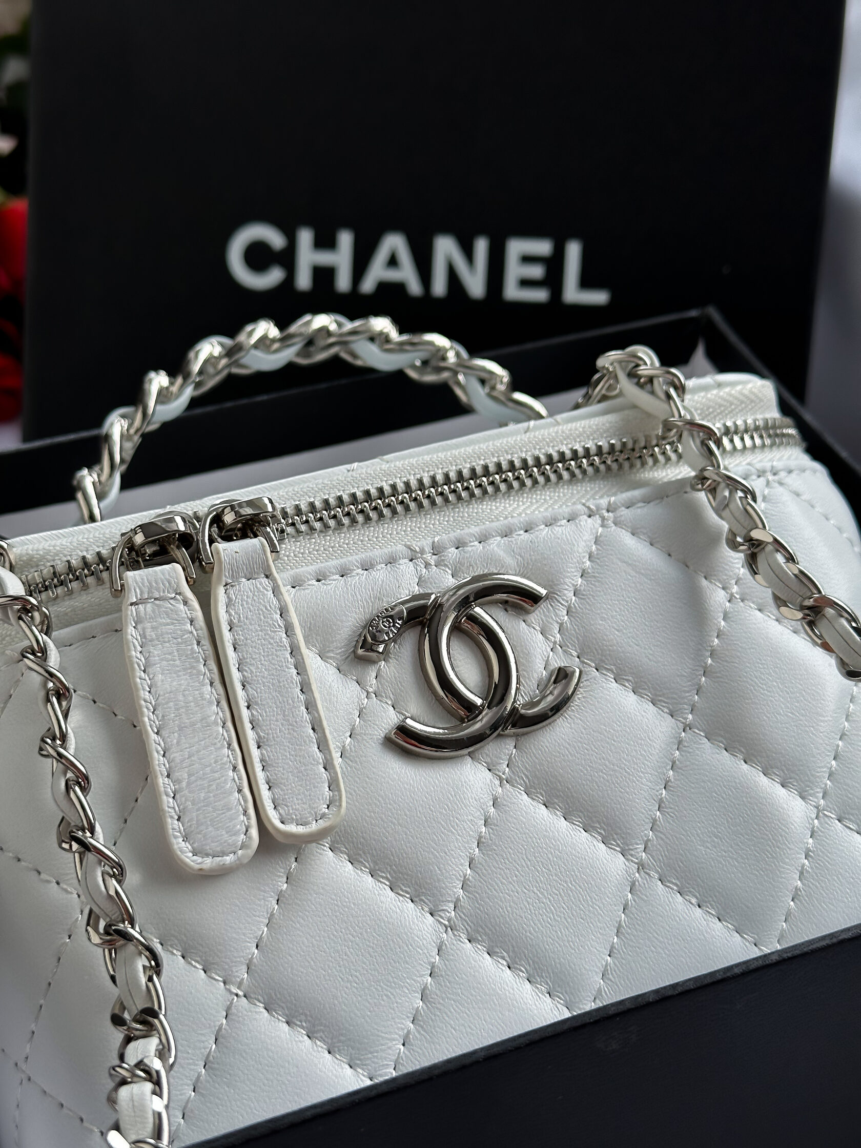 Chanel Classic White Lambskin Pearl Crush Vanity Bag Silver - 2