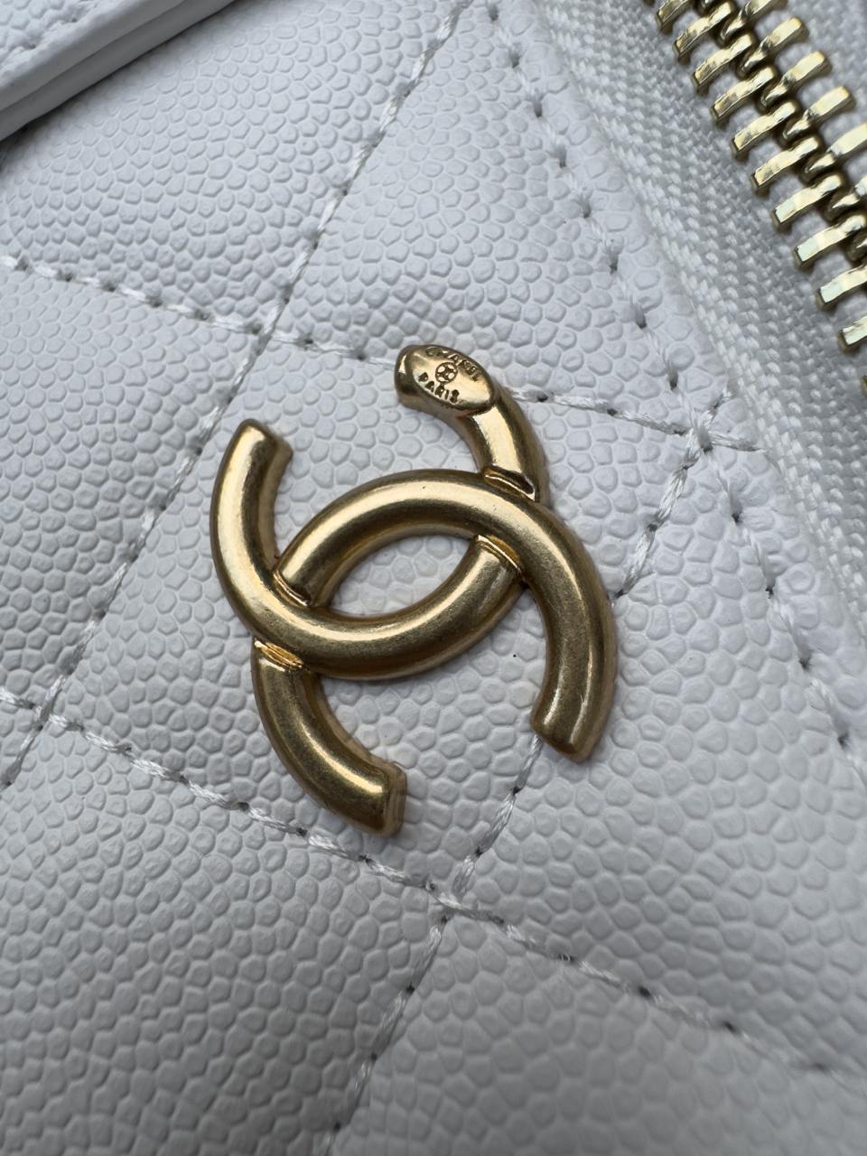 Chanel Classic White Lambskin Pearl Crush Vanity - 15