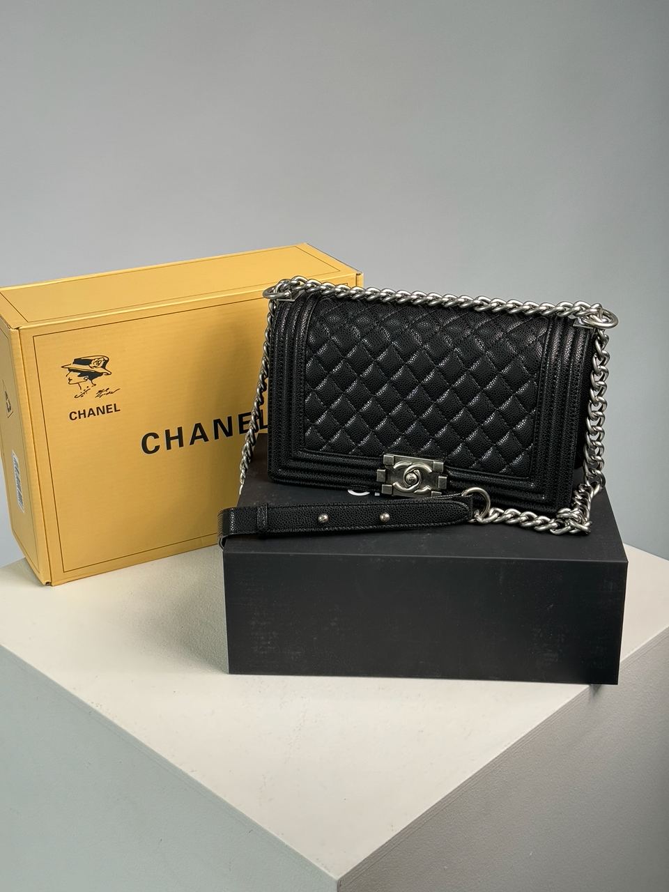 Chanel Medium Boy Black/Silver Caviar RHW - 4