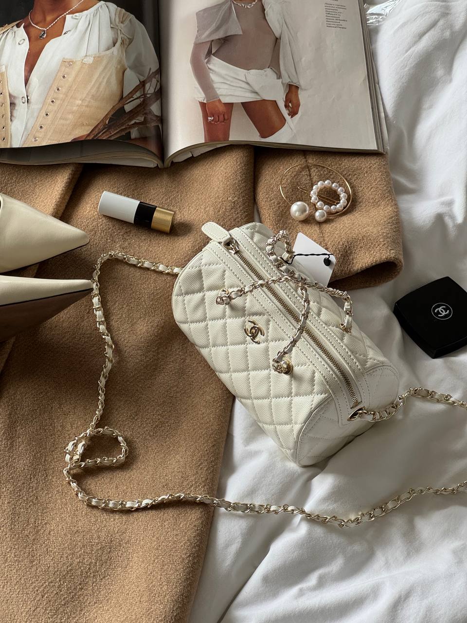 Chanel Mini Bowling Bag Caviar in White - 6