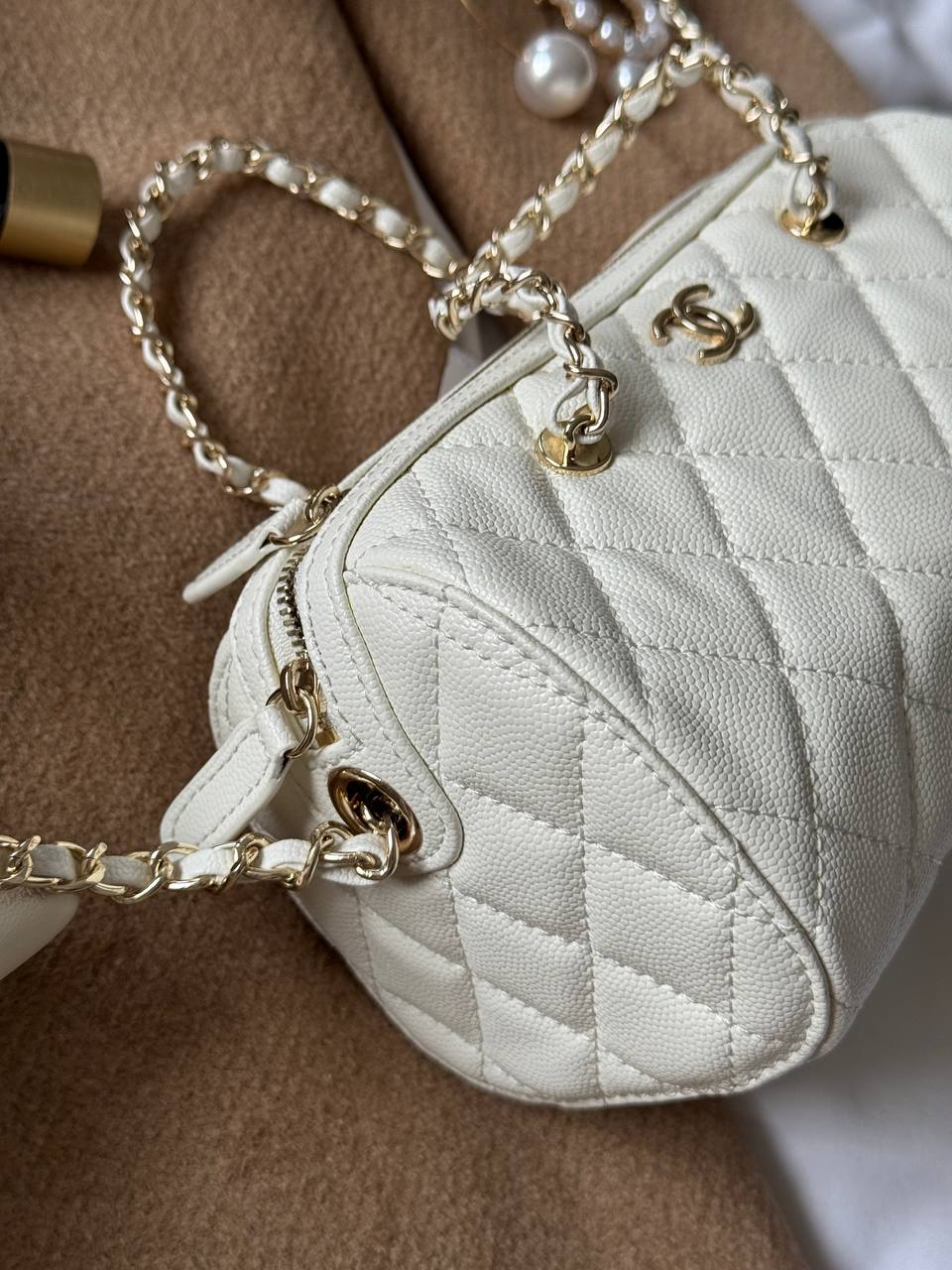 Chanel Mini Bowling Bag Caviar in White - 9