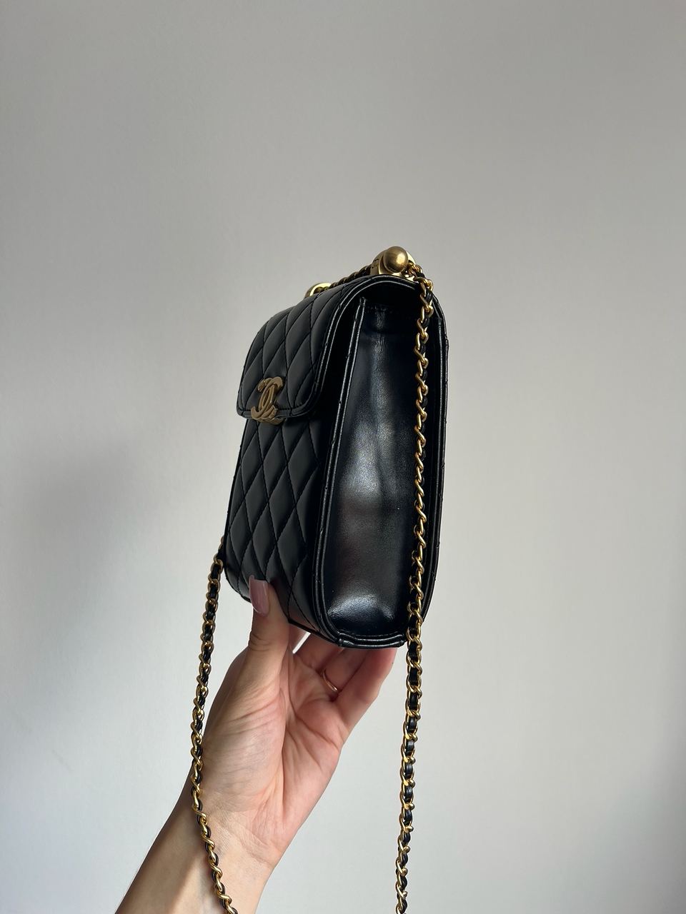 Chanel Pearl Crush Phone Case With Chain Lambskin Black - 4