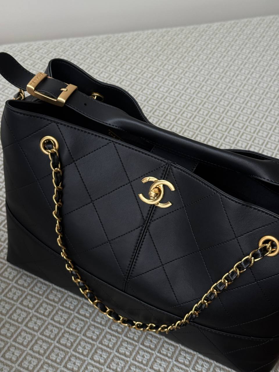 Chanel Shopping Bag 33 Black/Gold - 5
