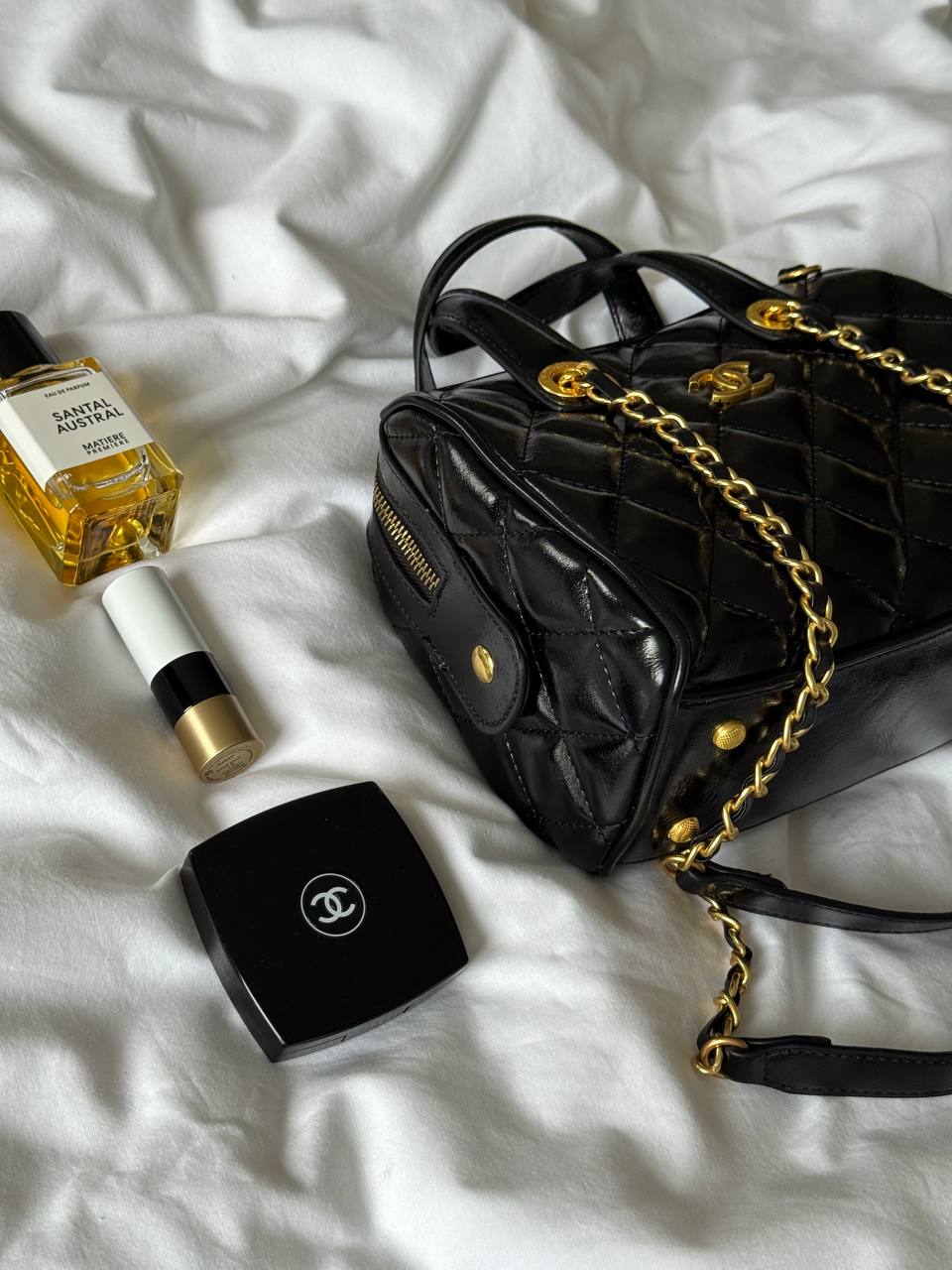 Chanel Small Bowling Bag in Patent Crumpled Calfskin Black/Gold - 10