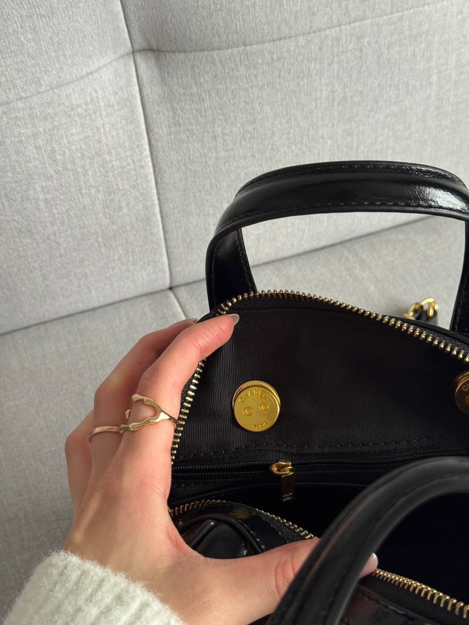 Chanel Small Bowling Bag in Patent Crumpled Calfskin Black/Gold - 18