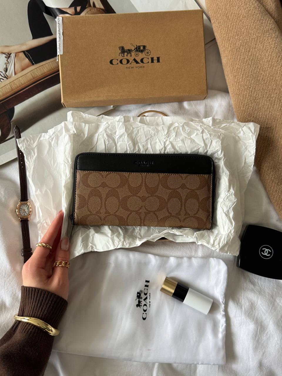 Coach Accordion Wallet In Signature Beige - 2