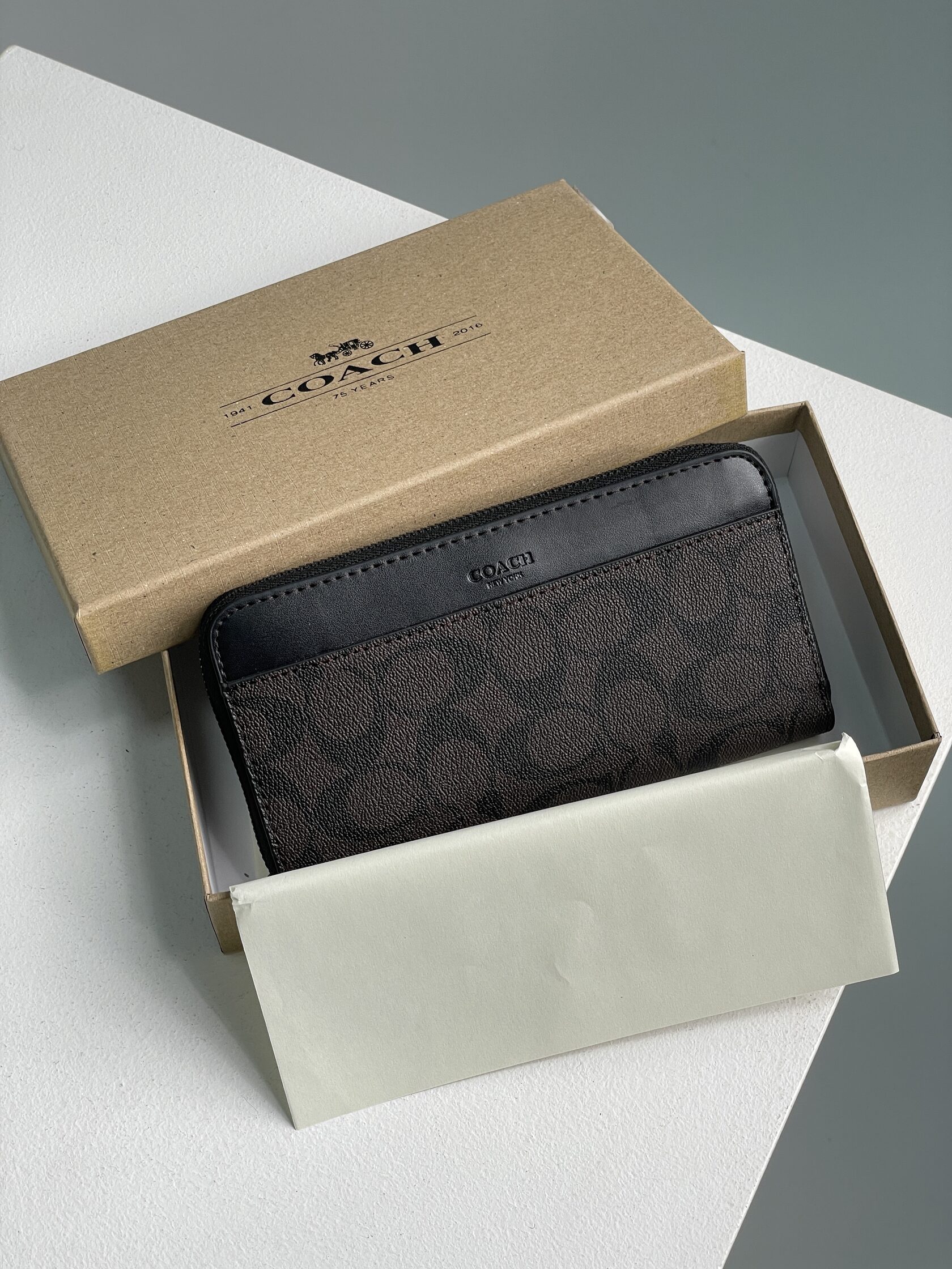 Coach Accordion Wallet In Signature Canvas Brown - 2