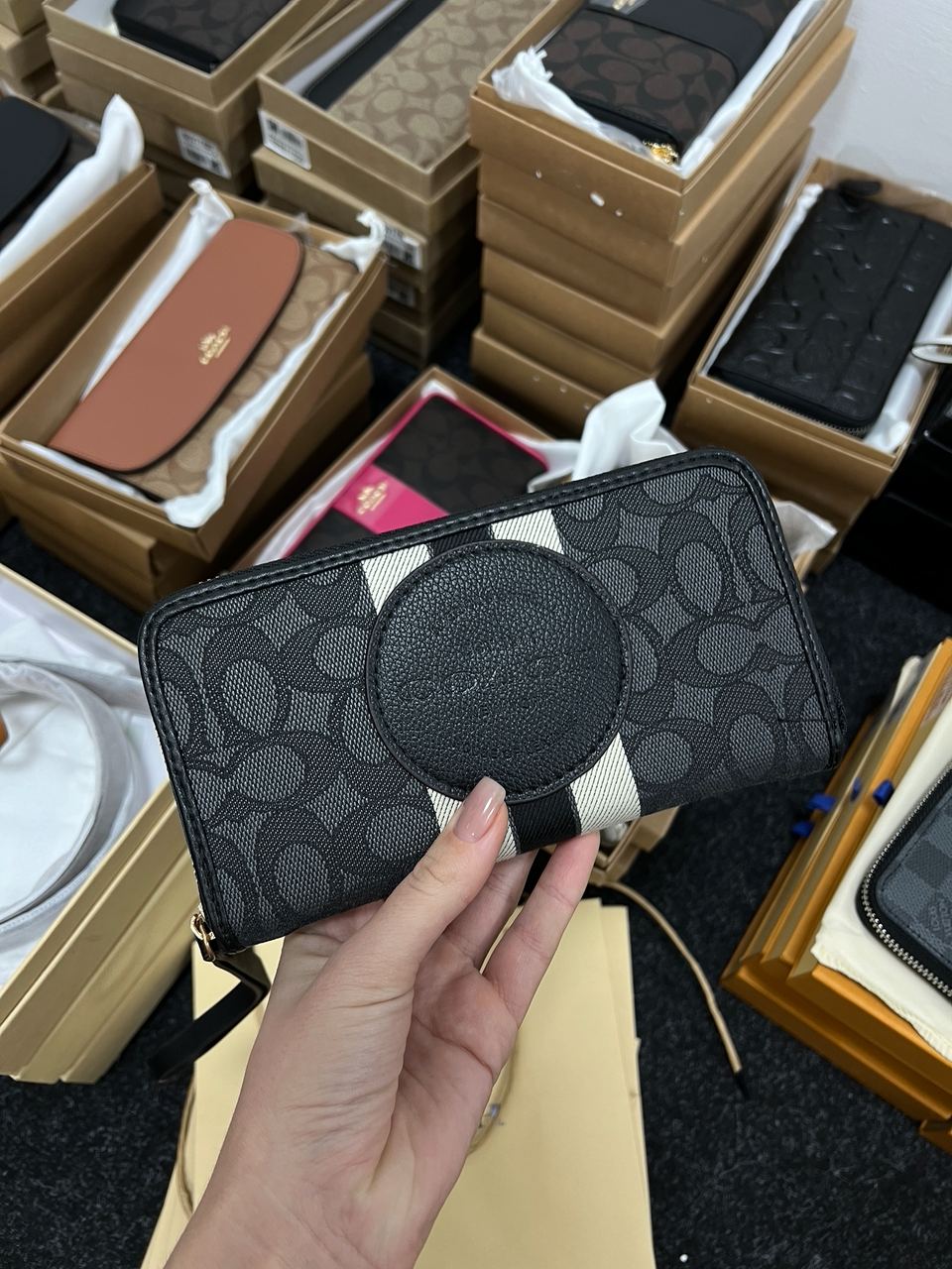 Coach Dempsey Large Wallet In Signature Jacquard Black - 9