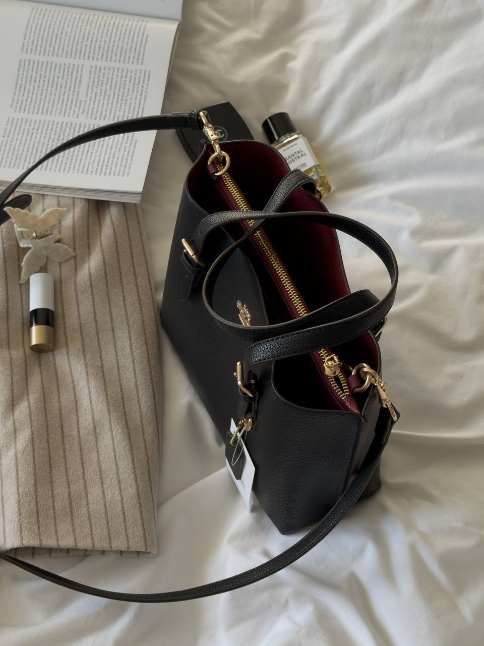 Coach Mollie Tote Bag In Signature Canvas Black - 10