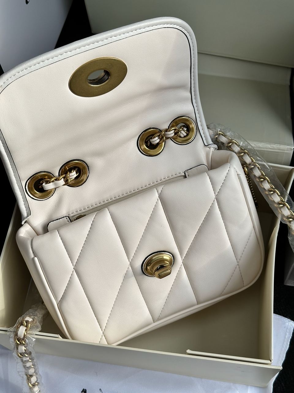 Coach Quilted Pillow Madison Shoulder Bag White - 25