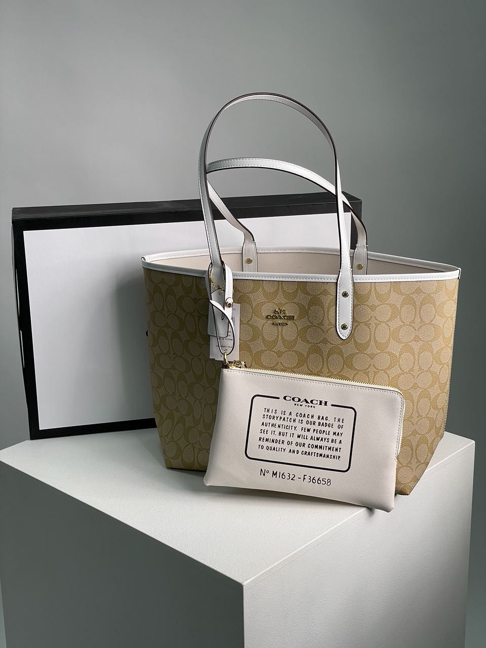 Coach Reversible Signature City Tote Chalk/Light Khaki - 2