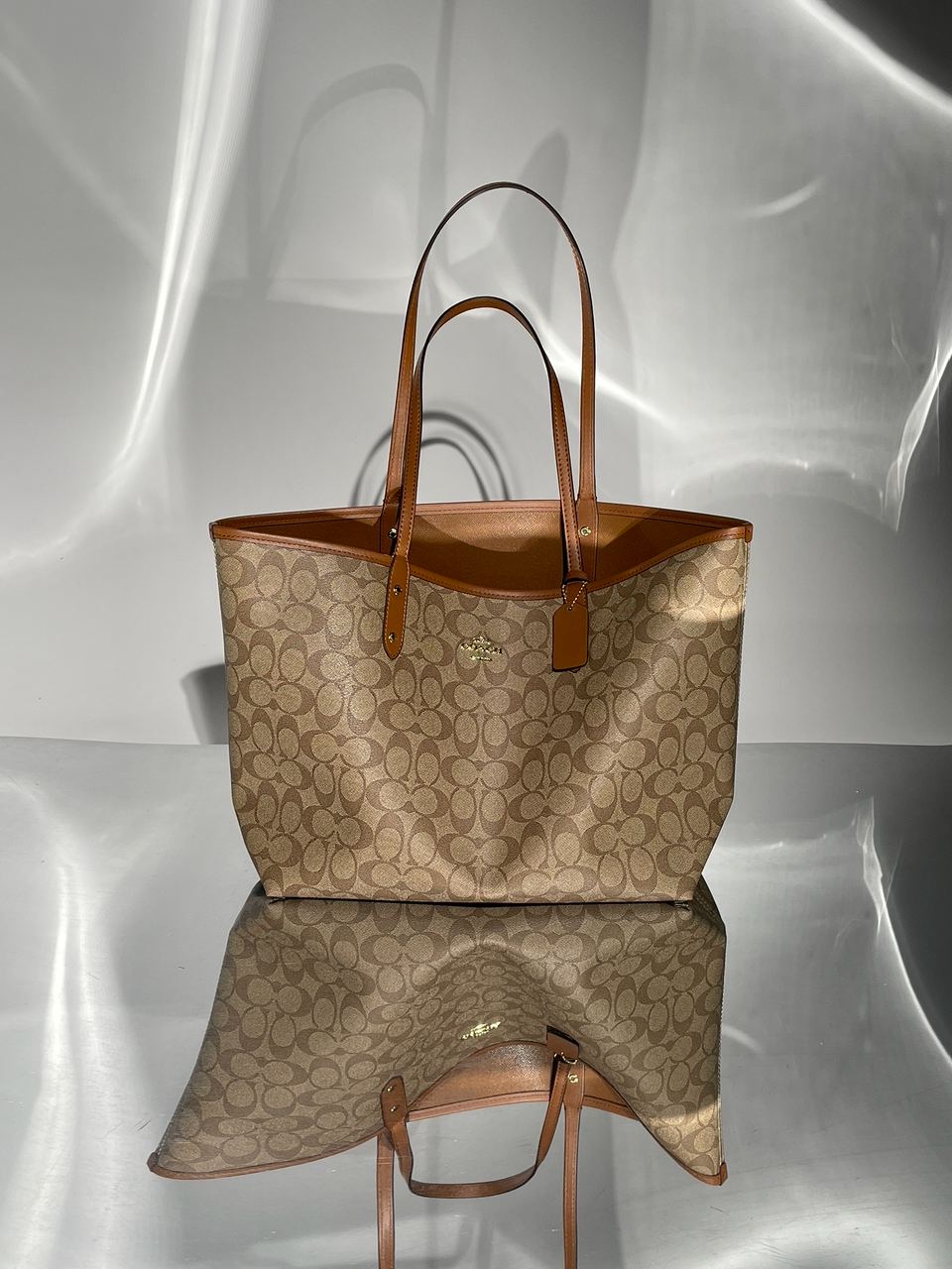 Coach Reversible Signature City Tote Khaki Saddle - 4