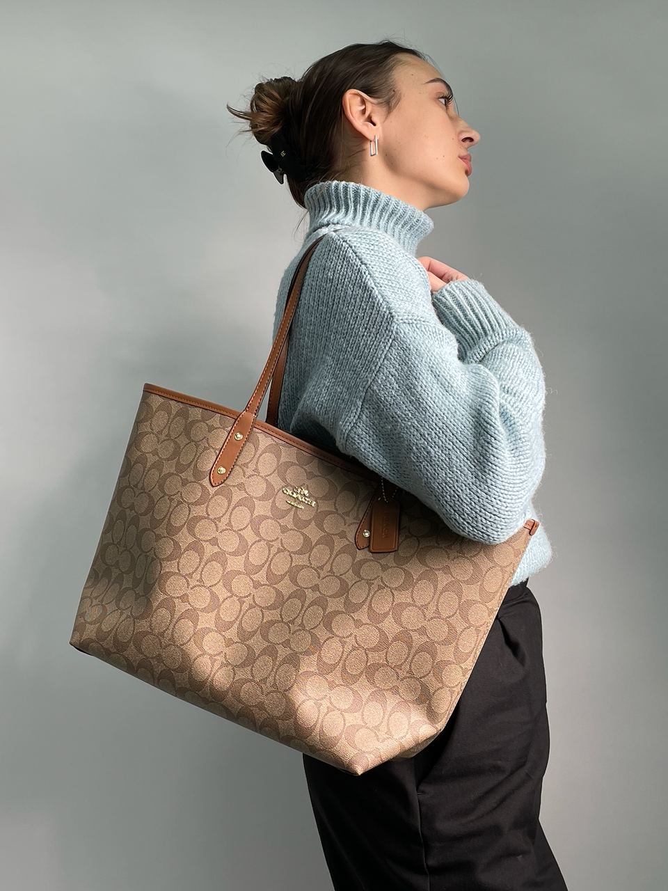 Coach Reversible Signature City Tote Khaki Saddle - 8