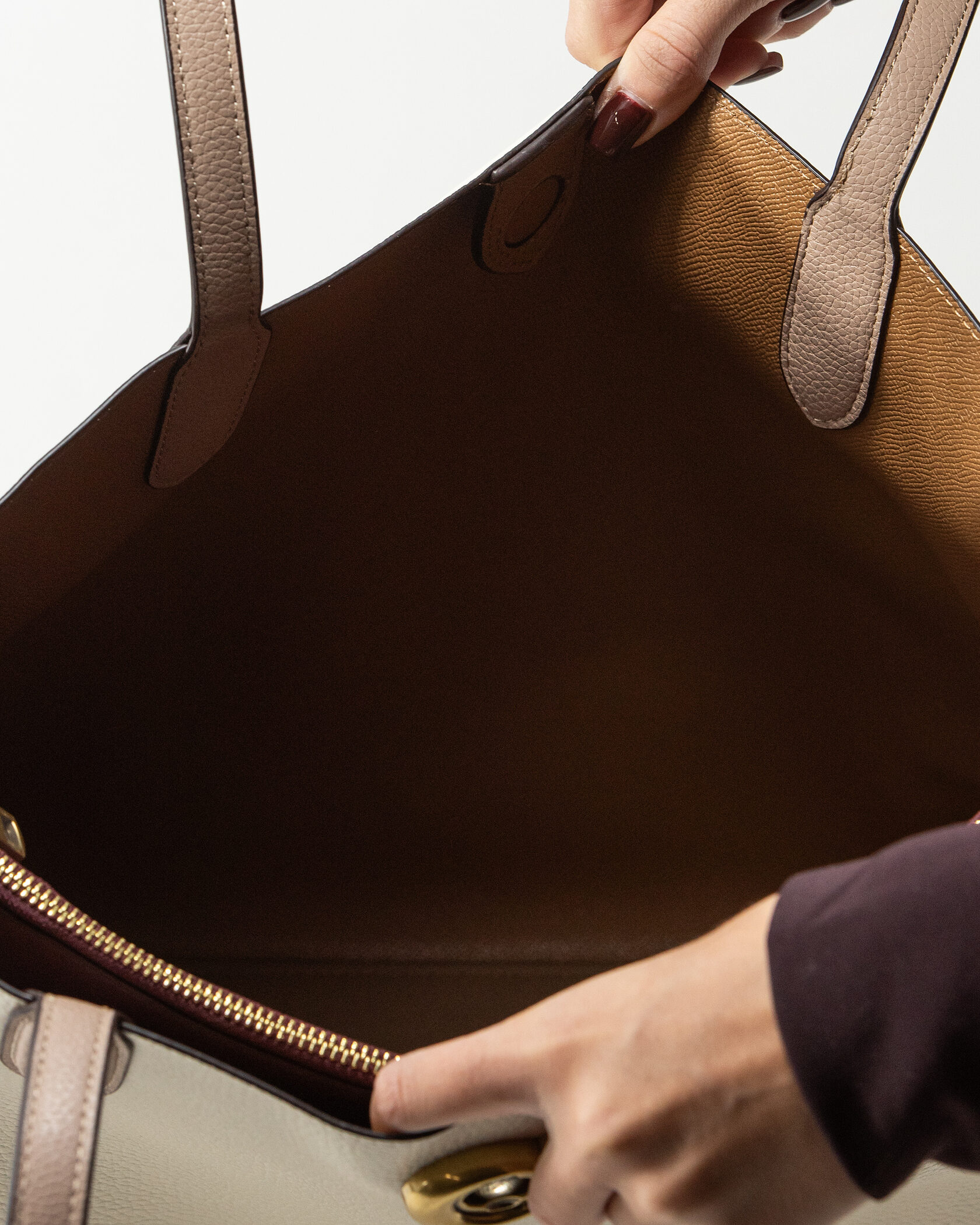 Coach Willow Tote 34 In White - 11