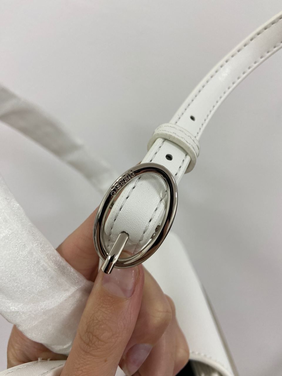 DIESEL 1DR Iconic Shoulder Bag White - 23