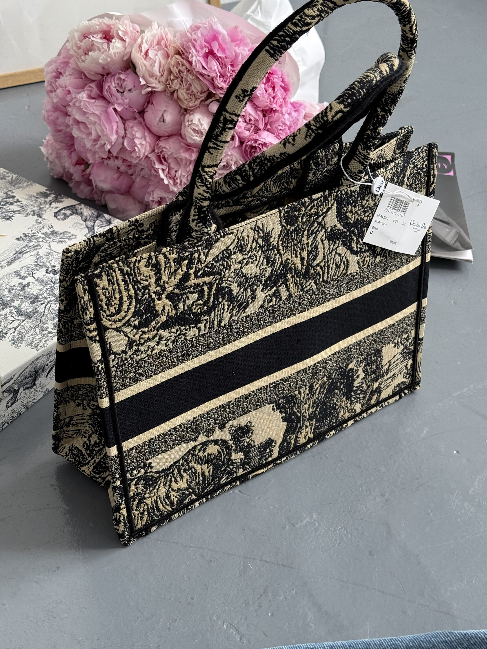 Dior Large Book Tote Ecru and Blue Dior Oblique Embroidery - 5