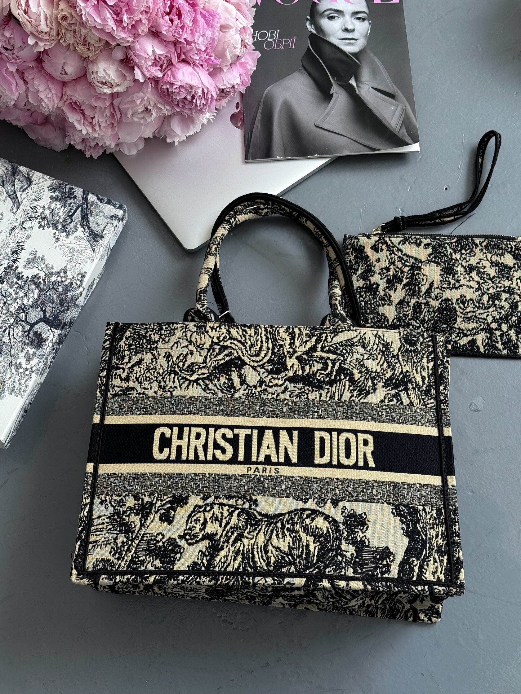 Dior Large Book Tote Ecru and Blue Dior Oblique Embroidery - 2