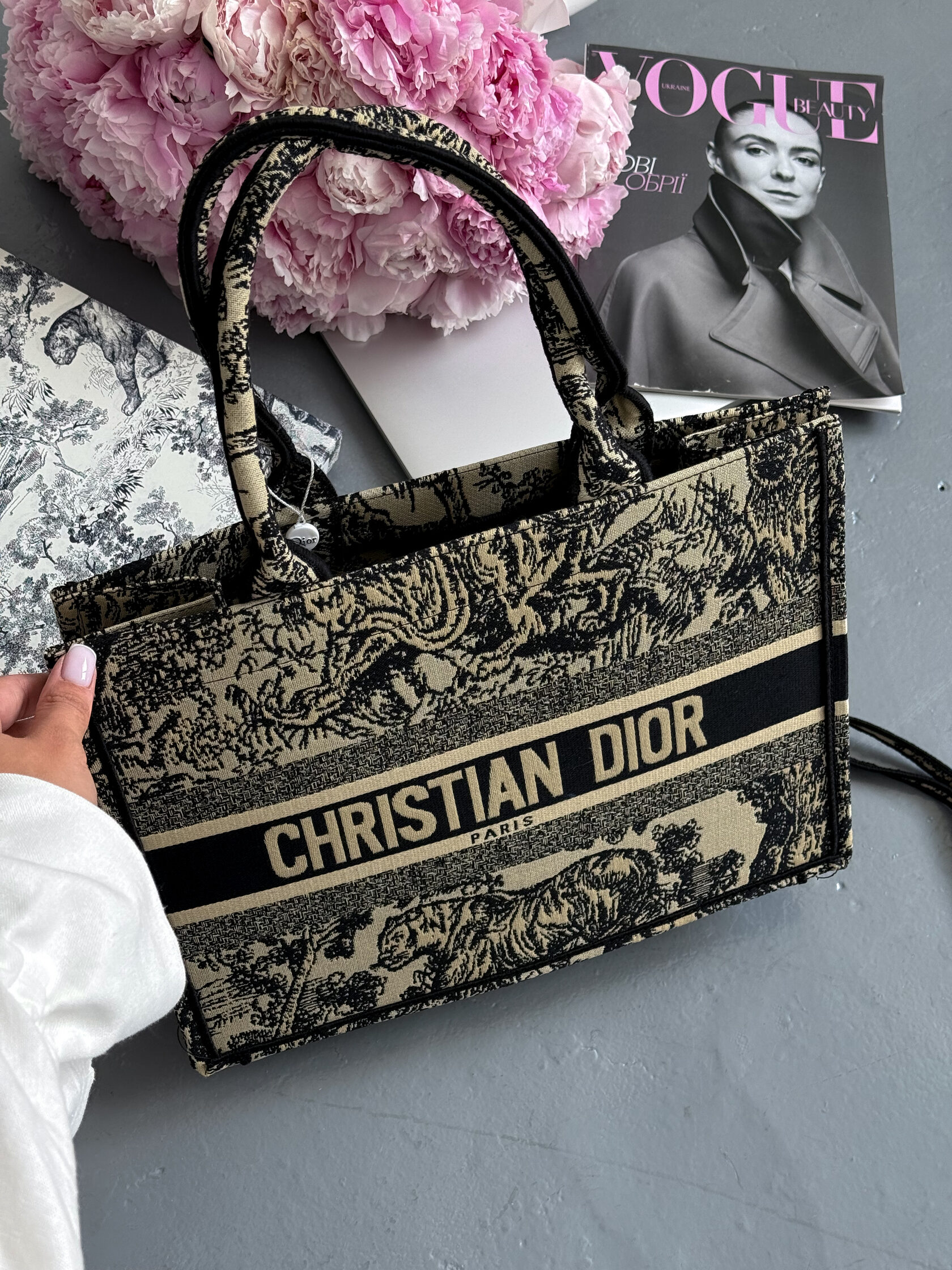 Dior Large Book Tote Ecru and Blue Dior Oblique Embroidery - 5