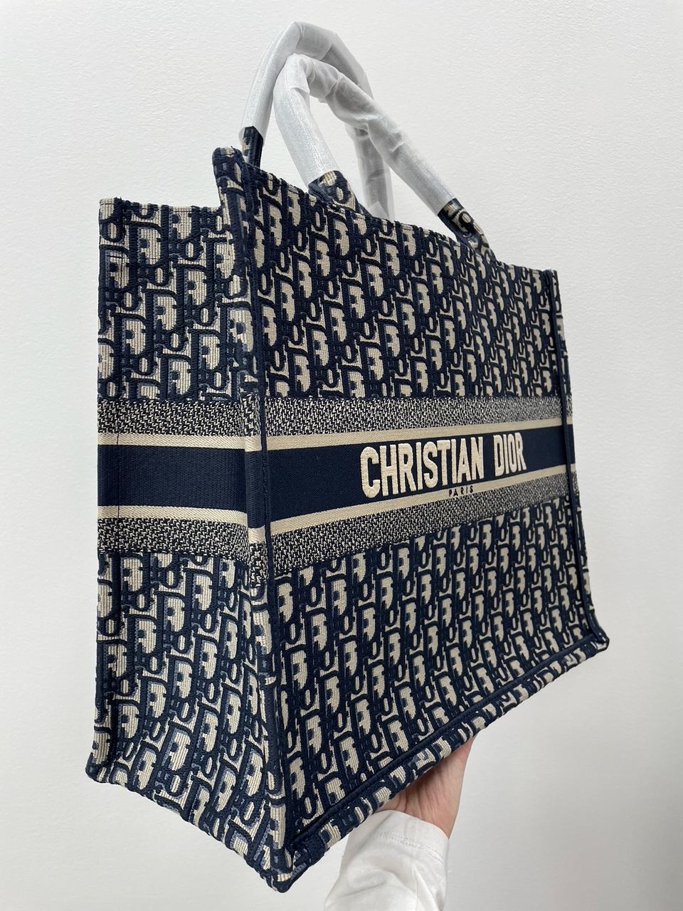 Dior Large Book Tote Ecru and Blue Dior Oblique Embroidery - 9