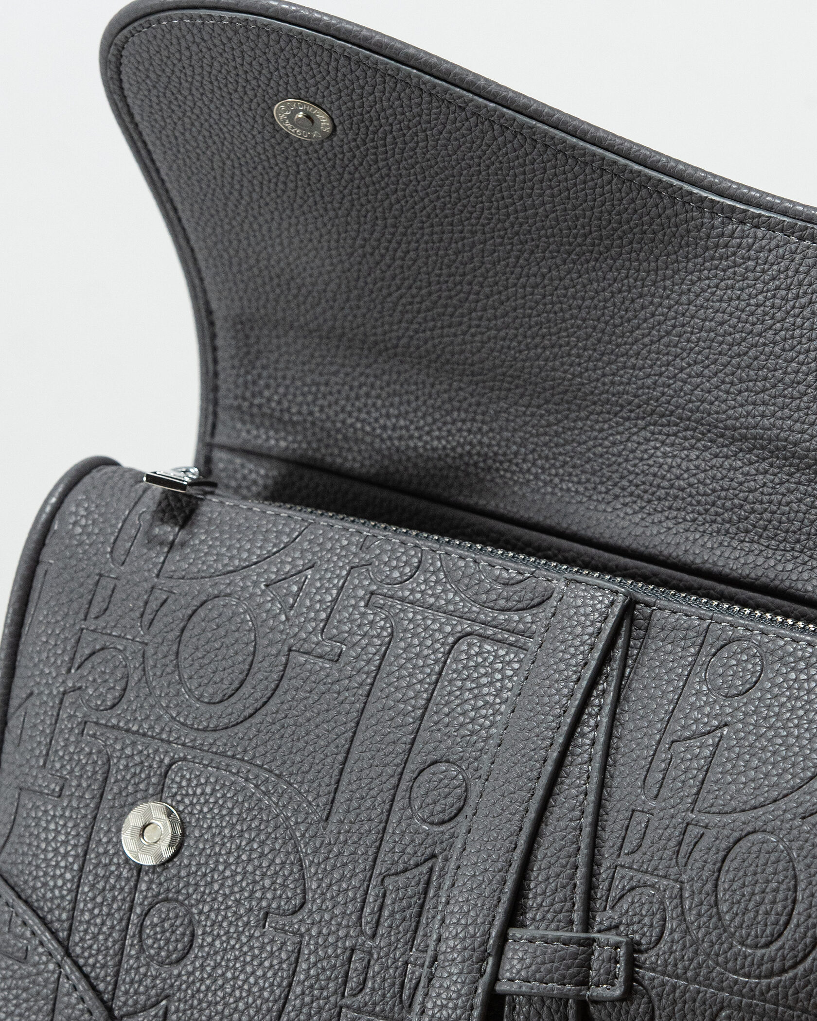 Dior Saddle Belt Bag in Graphite black Oblique Embossed Calfskin - 8