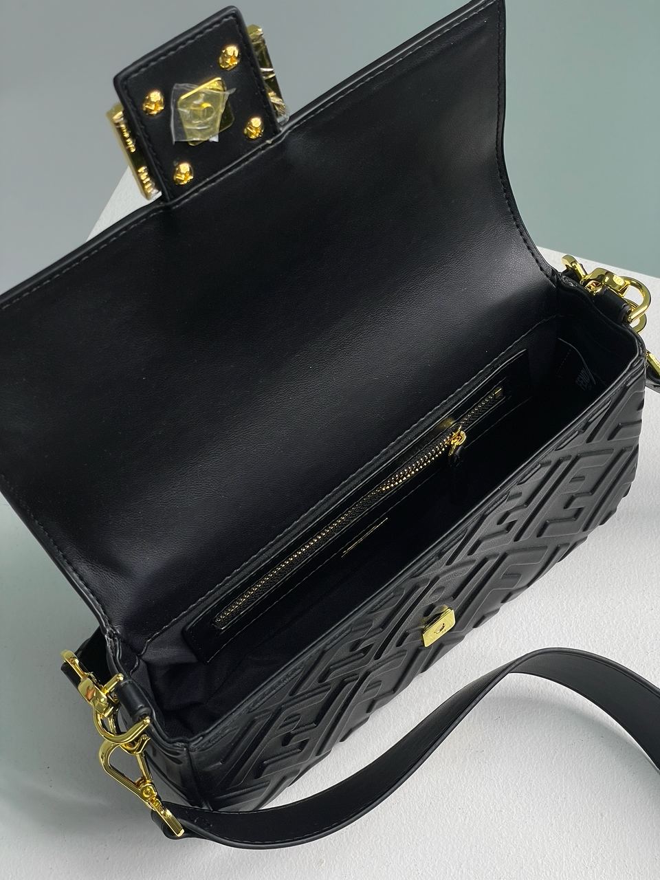 Fendi Baguette Black Leather Bag - 15