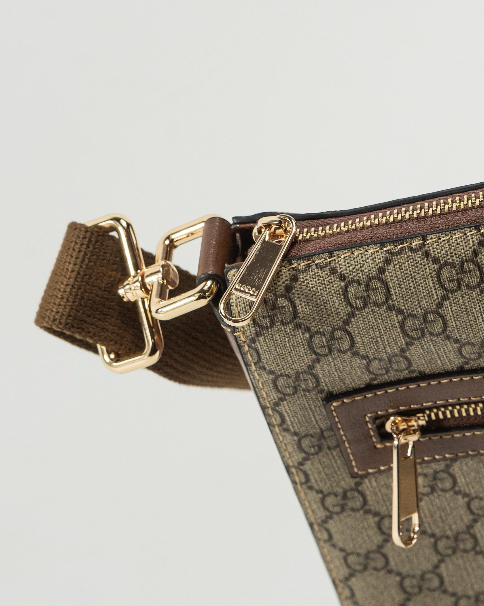 Gucci GG Supreme Classic Messenger - 11