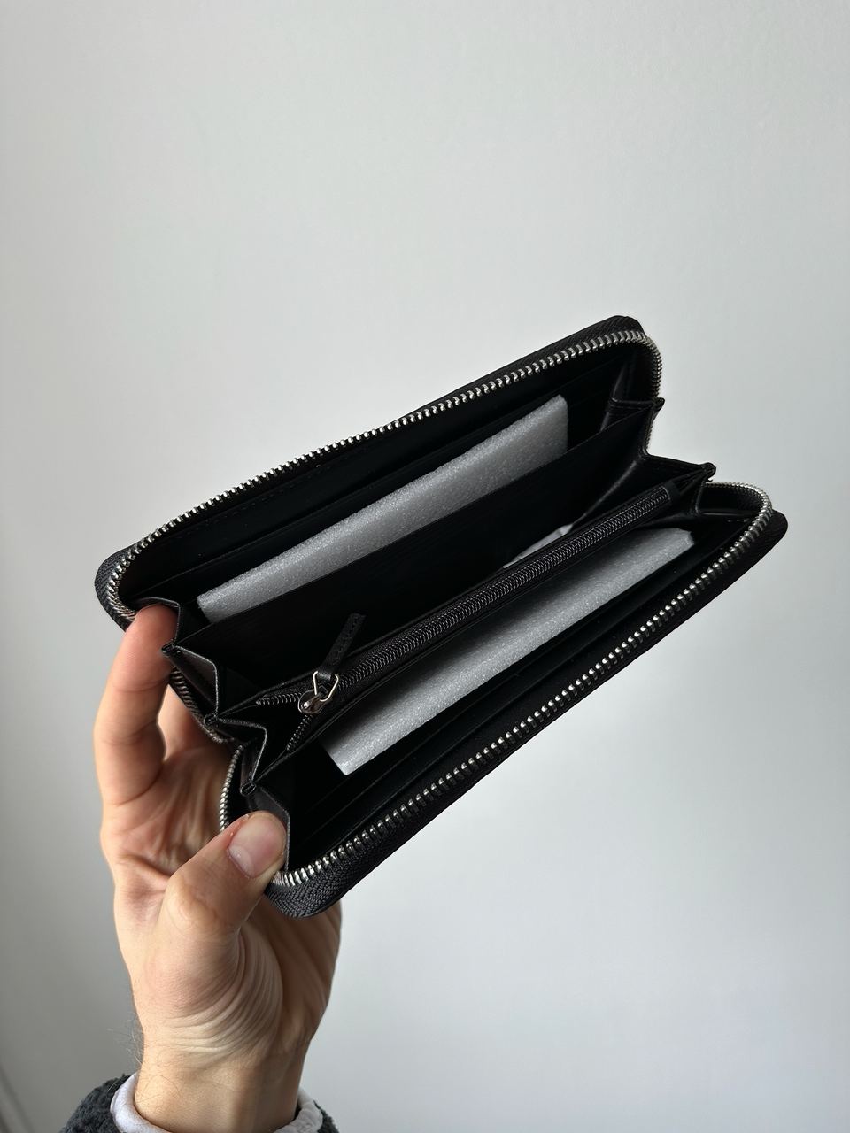 Gucci Wallet Black Embossed Leather - 11