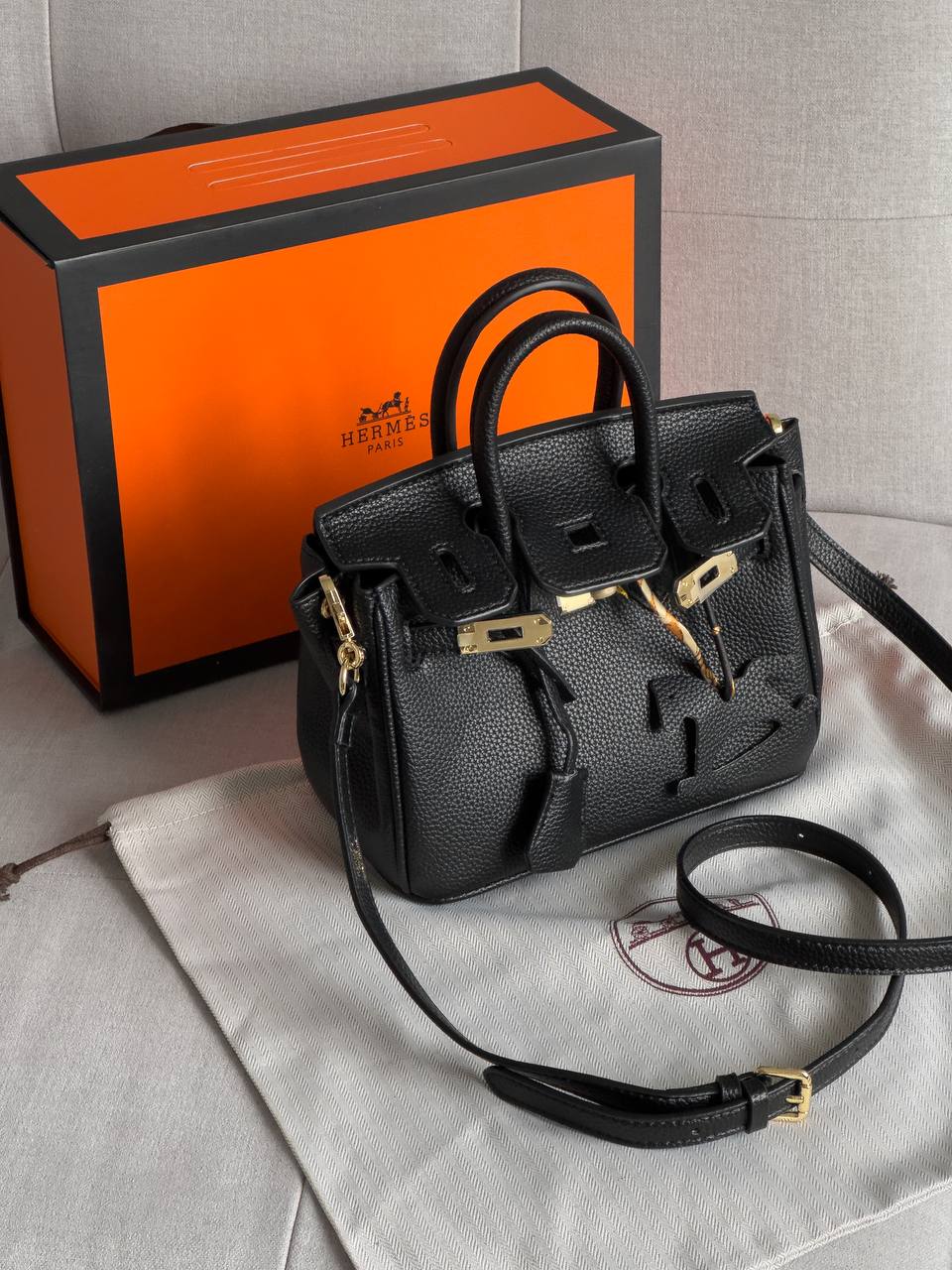 Hermès Birkin 20 Bag in Black Leather - 2