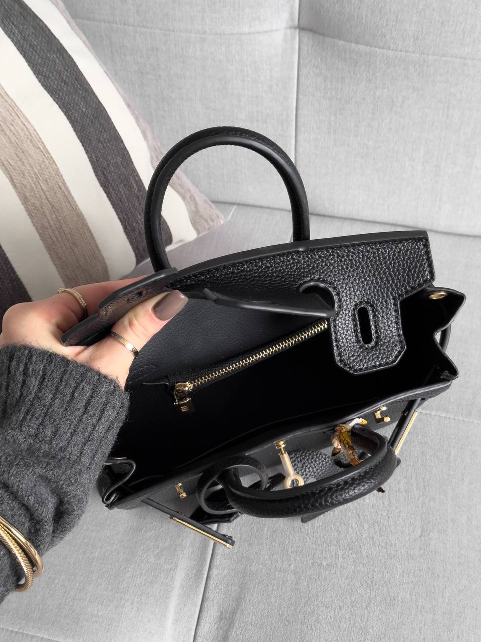 Hermès Birkin 20 Bag in Black Leather - 24