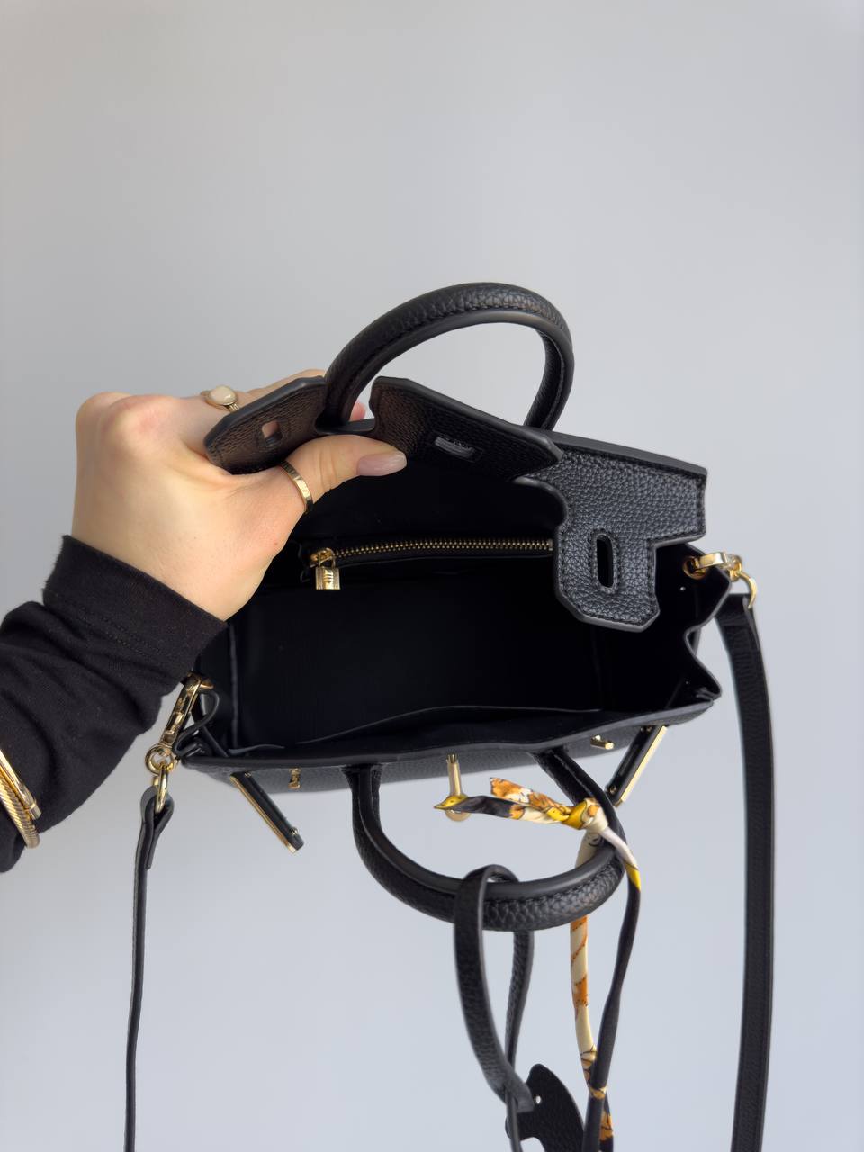 Hermès Birkin 20 Bag in Black Leather - 25